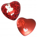 ROSAS CON OSO FELIZ DIA EN CAJA CORAZON METALICA: